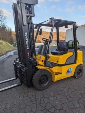 Carretilla elevadora segunda mano HYUNDAI chariot élévateur à fourches GAS VIERRADFRONTSTAPLER (12995180) backdrop
