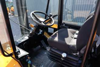Carretilla elevadora segunda mano JCB 940-4 T4 DIESEL GELAENDESTAPLER (12925259)