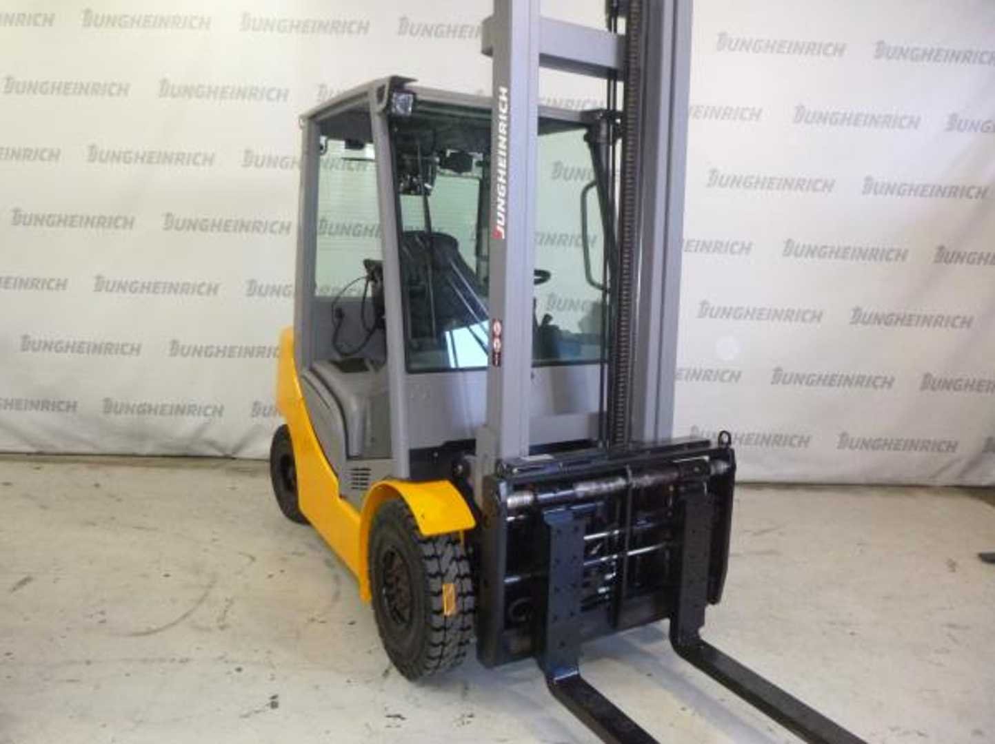 Carretilla elevadora segunda mano JUNGHEINRICH DFG 425s SP G+ZVG 160-430 DZ DIESEL VIERRADFRONTSTAPLER (13046651)