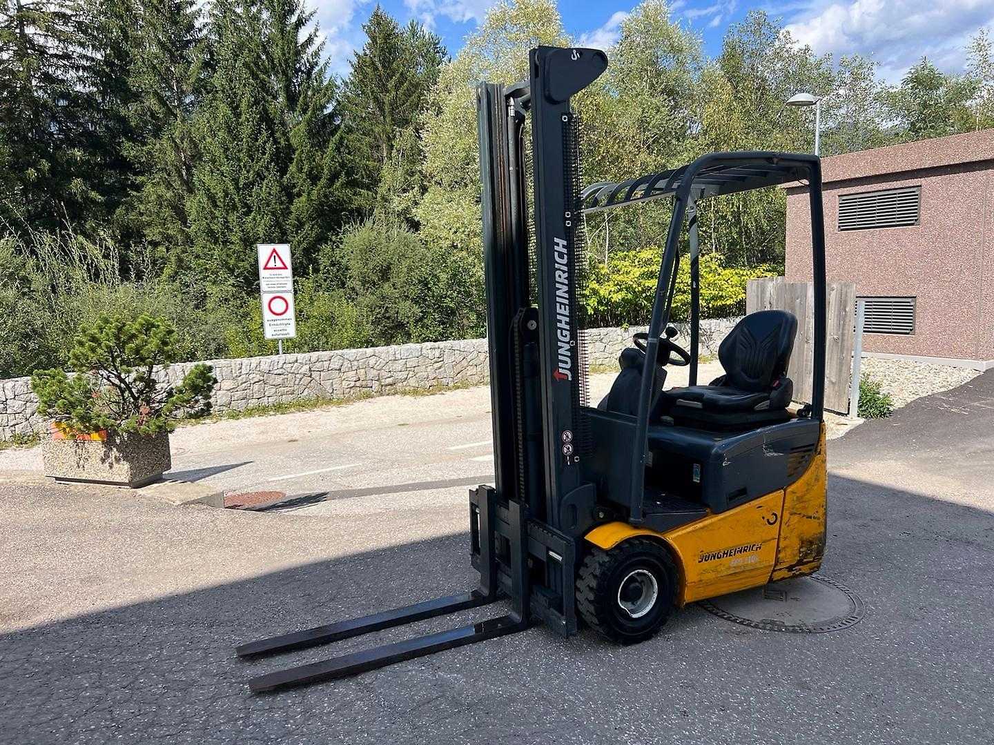 Carretilla elevadora segunda mano JUNGHEINRICH EFG 110k - 400ZZ ELEKTRO DREIRADFRONTSTAPLER (13067971)