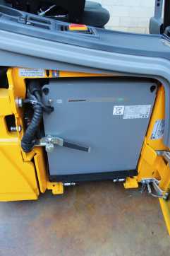 Carretilla elevadora segunda mano JUNGHEINRICH EFG 213 350 ZZ LI-ION ELEKTRO DREIRADFRONTSTAPLER (13069252)