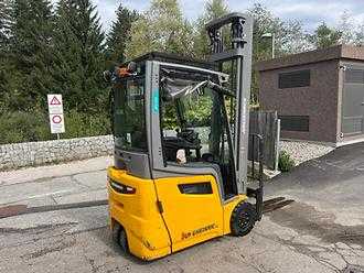 Carretilla elevadora segunda mano JUNGHEINRICH EFG 213 - 450ZT ELEKTRO DREIRADFRONTSTAPLER (13068224)