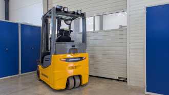 Carretilla elevadora segunda mano JUNGHEINRICH EFG 215 G115-330ZZ ELEKTRO DREIRADFRONTSTAPLER (13070490)