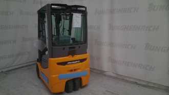 Carretilla elevadora segunda mano JUNGHEINRICH EFG 215 SP 115 300 ZT ELEKTRO VIERRADFRONTSTAPLER (13060868) backdrop