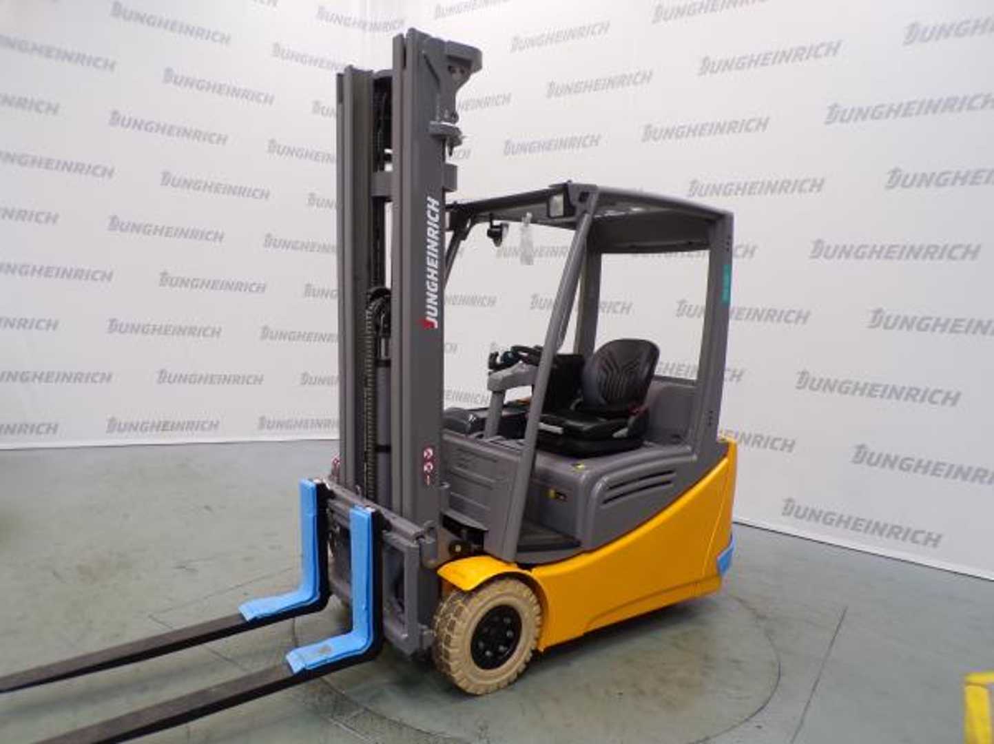 Carretilla elevadora segunda mano JUNGHEINRICH EFG 216 SP GE 115-480 DZ ELEKTRO VIERRADFRONTSTAPLER (13069861)