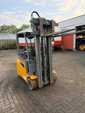 Carretilla elevadora segunda mano JUNGHEINRICH EFG 216k ELEKTRO DREIRADFRONTSTAPLER (13074103)