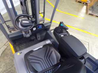 Carretilla elevadora segunda mano JUNGHEINRICH EFG 216k MP GE 115-464 DZ ELEKTRO VIERRADFRONTSTAPLER (12941622)