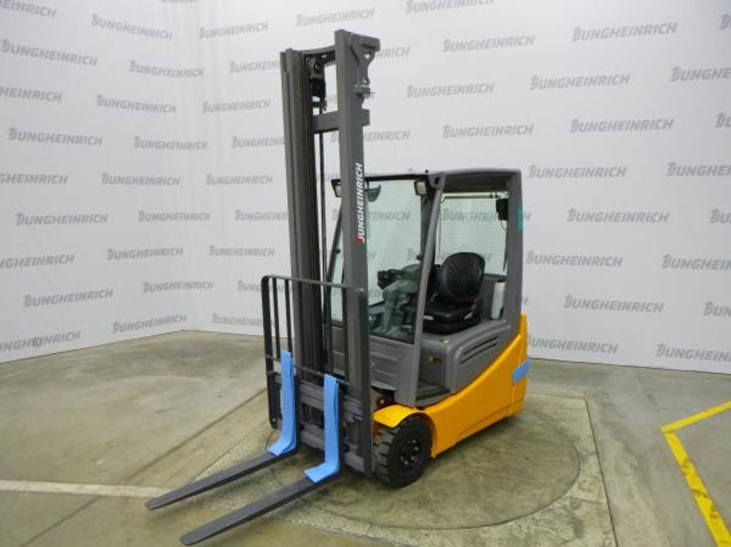 Carretilla elevadora segunda mano JUNGHEINRICH EFG 216k SP GE 100-450 ZT ELEKTRO VIERRADFRONTSTAPLER (12955599)