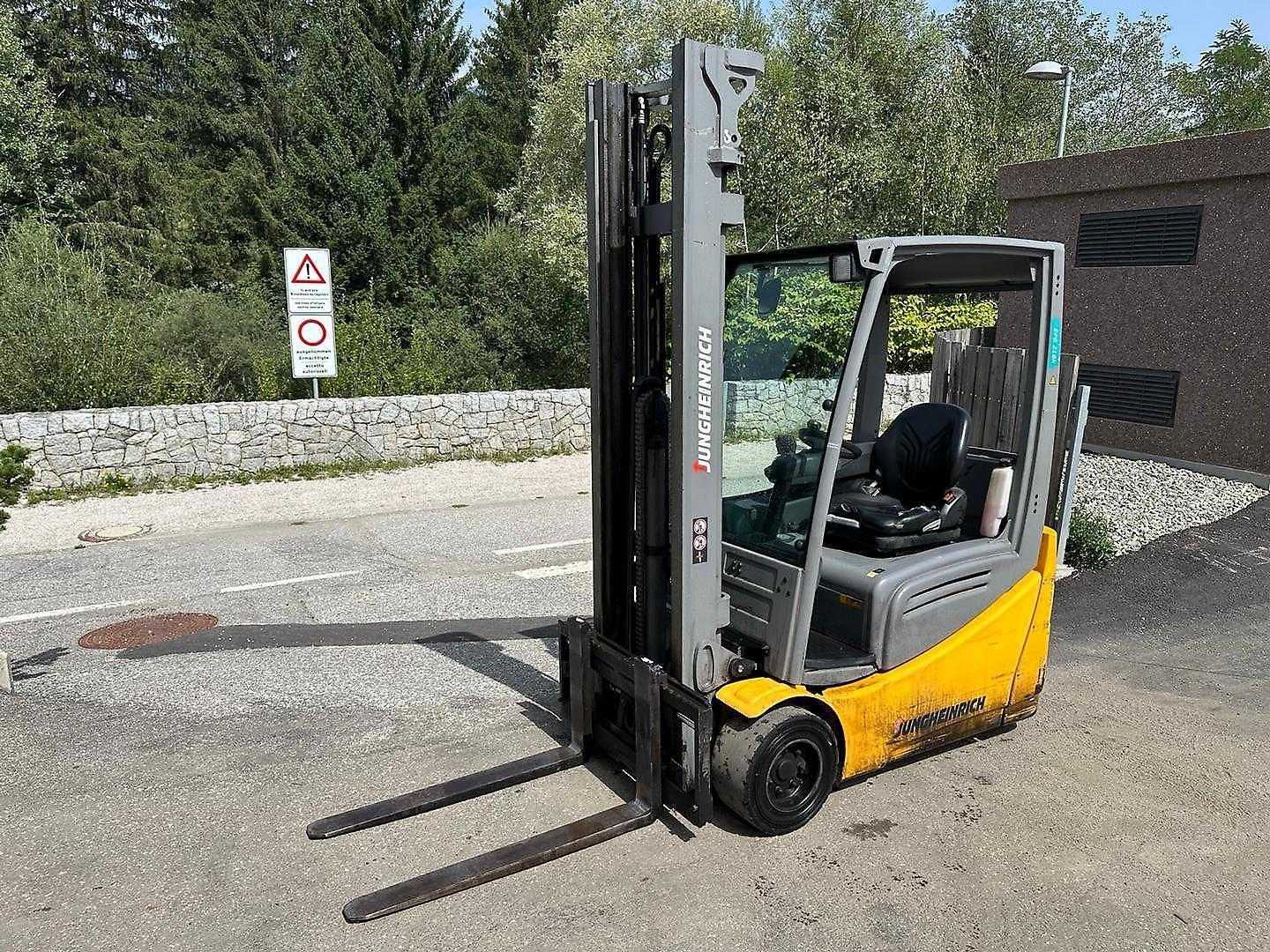 Carretilla elevadora segunda mano JUNGHEINRICH EFG 218k - 400ZZ ELEKTRO DREIRADFRONTSTAPLER (13076931)