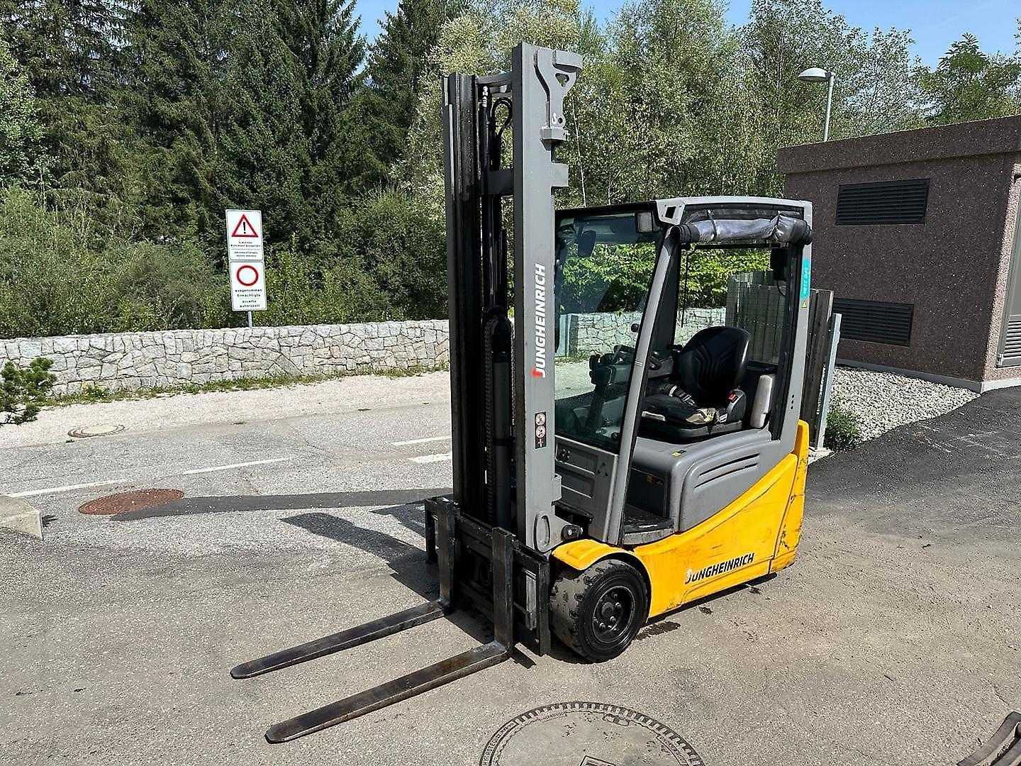 Carretilla elevadora segunda mano JUNGHEINRICH EFG 218k - 400ZZ ELEKTRO DREIRADFRONTSTAPLER (13076932)