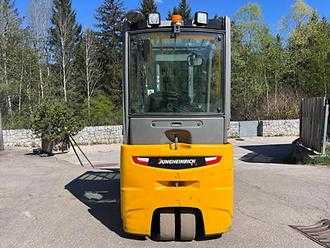 Carretilla elevadora segunda mano JUNGHEINRICH EFG 218k - 550DZ ELEKTRO DREIRADFRONTSTAPLER (13038904)