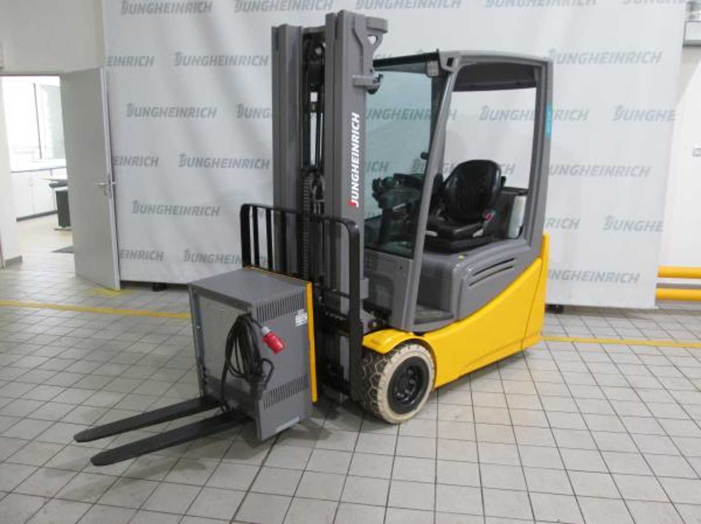 Carretilla elevadora segunda mano JUNGHEINRICH EFG 218k SP GE 120-464 DZ ELEKTRO VIERRADFRONTSTAPLER (13003490)