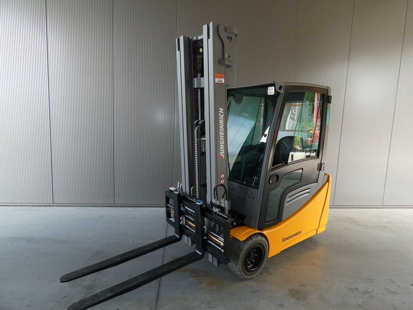 Carretilla elevadora segunda mano JUNGHEINRICH EFG 220 ELEKTRO DREIRADFRONTSTAPLER (13076003)