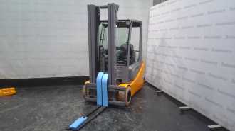 Carretilla elevadora segunda mano JUNGHEINRICH EFG 220 SP GE 115 500 DZ ELEKTRO VIERRADFRONTSTAPLER (12997897) backdrop