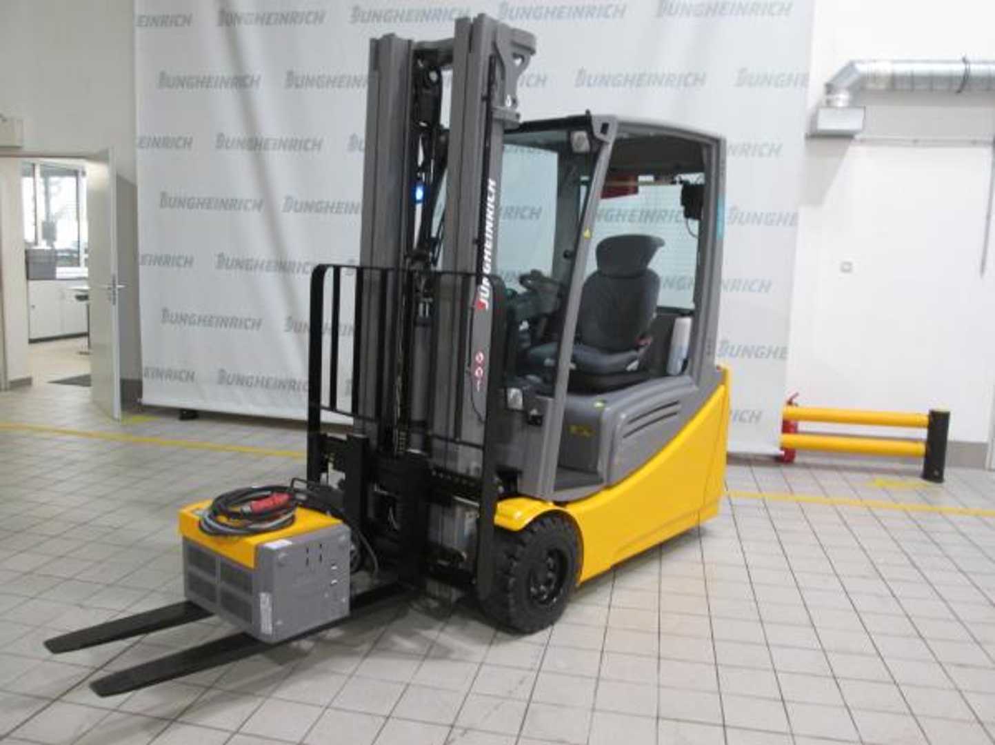 Carretilla elevadora segunda mano JUNGHEINRICH EFG 220 SP GE 115-500 DZ ELEKTRO VIERRADFRONTSTAPLER (13038903)