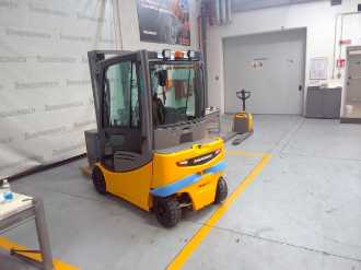 Carretilla elevadora segunda mano JUNGHEINRICH EFG 316 GE 115-330 ZT ELEKTRO VIERRADFRONTSTAPLER (13015210)