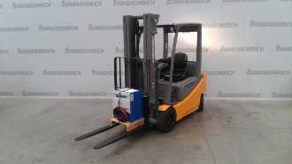 Carretilla elevadora segunda mano JUNGHEINRICH EFG 320 SP GE 100-470 DZ ELEKTRO VIERRADFRONTSTAPLER (13046925)