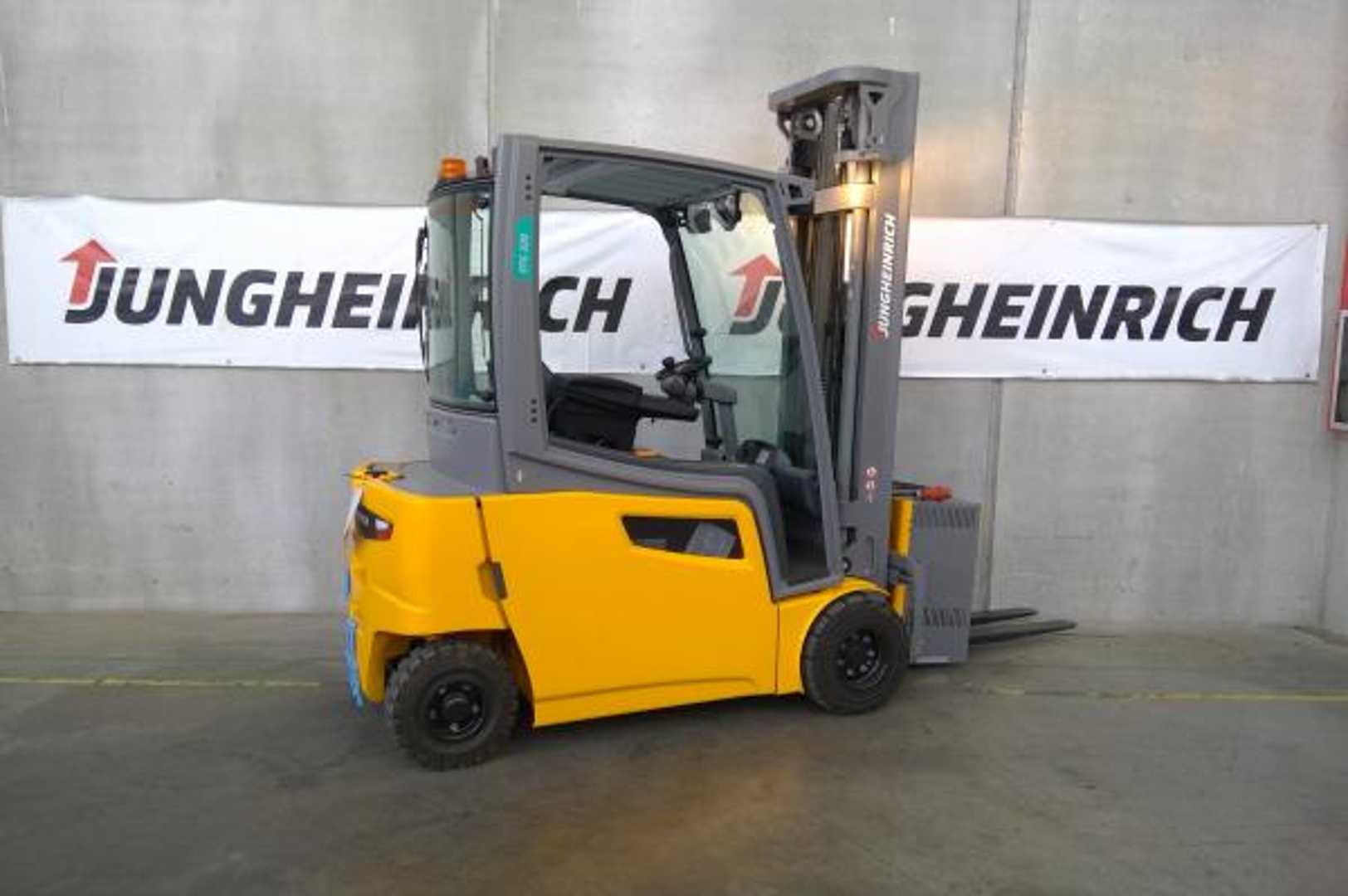 Carretilla elevadora segunda mano JUNGHEINRICH EFG 320 SP GE 115-550 DZ ELEKTRO VIERRADFRONTSTAPLER (13048990)