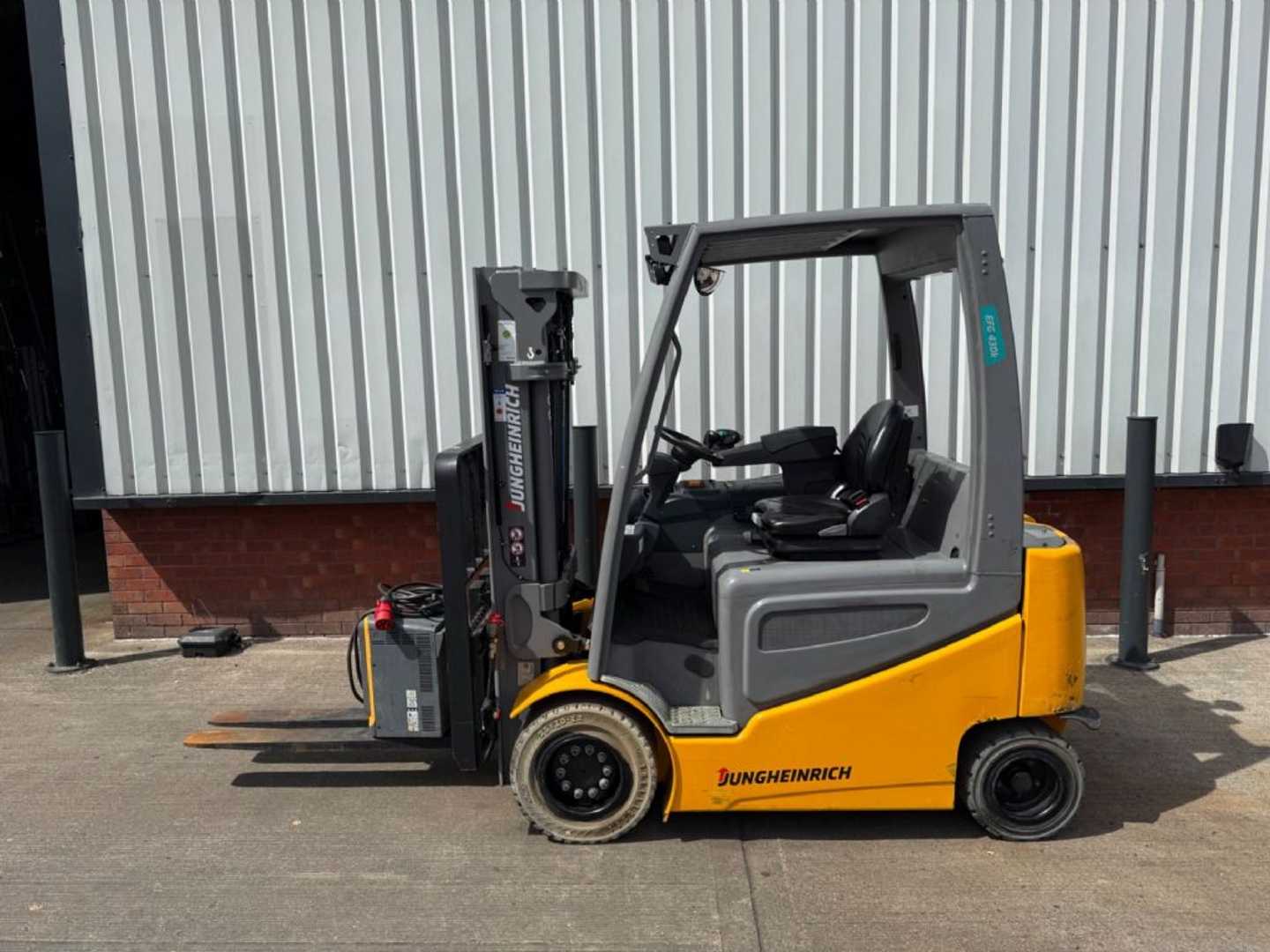 Carretilla elevadora segunda mano JUNGHEINRICH EFG 430 / 2456 Std. ELEKTRO VIERRADFRONTSTAPLER (13062685)