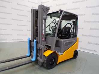 Carretilla elevadora segunda mano JUNGHEINRICH EFG 430k SP GE 115-440 DZ ELEKTRO VIERRADFRONTSTAPLER (13037504) backdrop