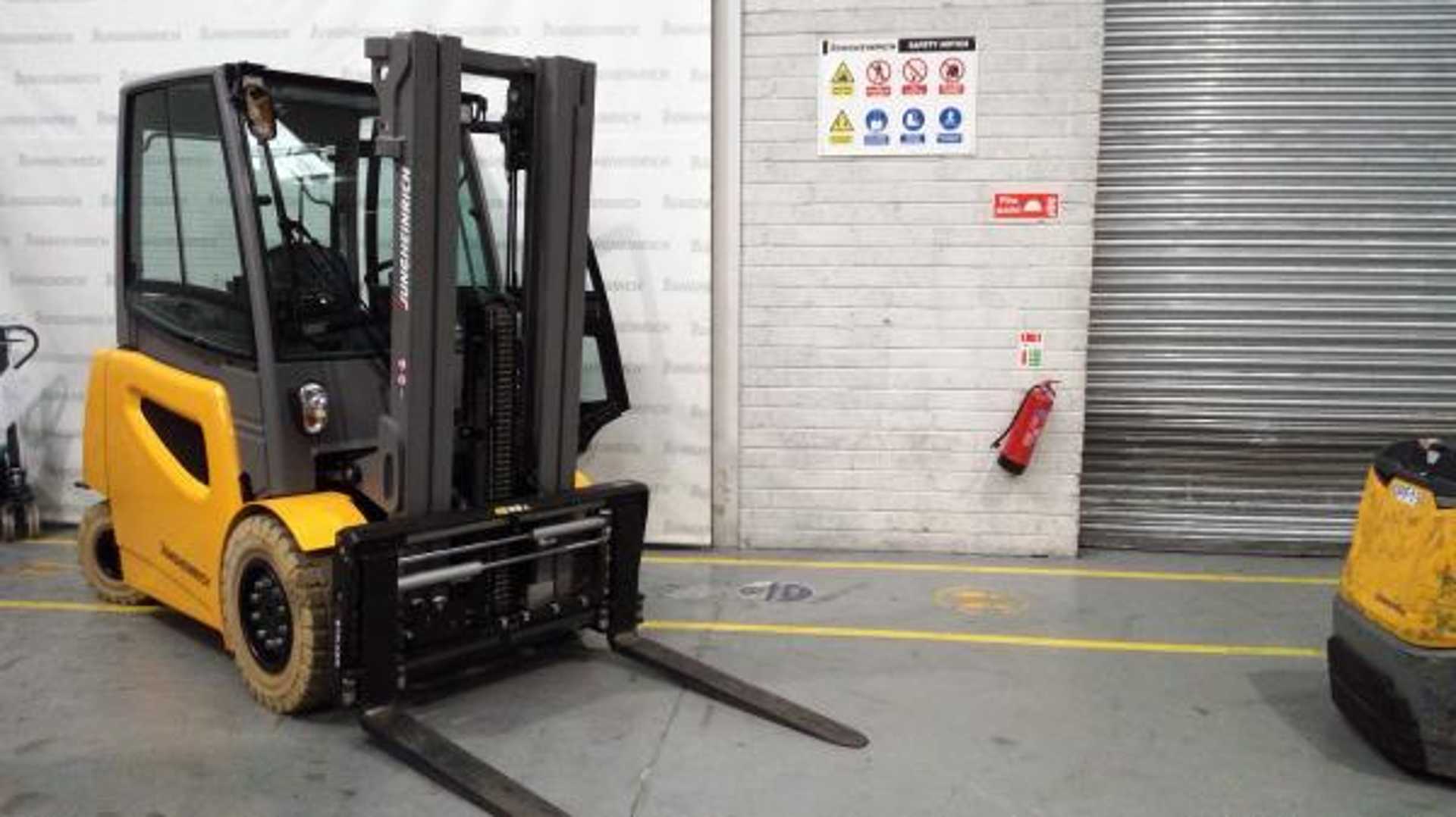 Carretilla elevadora segunda mano JUNGHEINRICH EFG 535k ZVG120-500DZ ELEKTRO VIERRADFRONTSTAPLER (13069461)