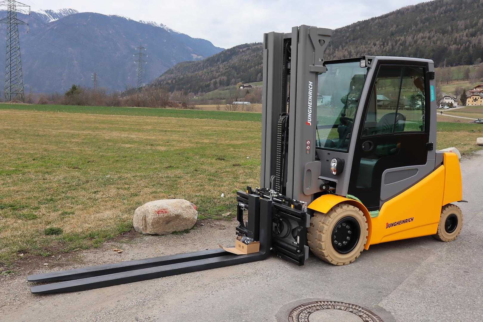 Carretilla elevadora segunda mano JUNGHEINRICH EFG 550 ELEKTRO VIERRADFRONTSTAPLER (13071439)