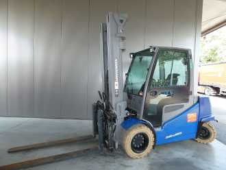 Carretilla elevadora segunda mano JUNGHEINRICH EFG S 50 - 600 DZ ELEKTRO VIERRADFRONTSTAPLER (13076050) backdrop