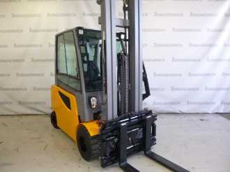Carretilla elevadora segunda mano JUNGHEINRICH EFG S30s DP G115 -650DZ ELEKTRO VIERRADFRONTSTAPLER (12985502) backdrop