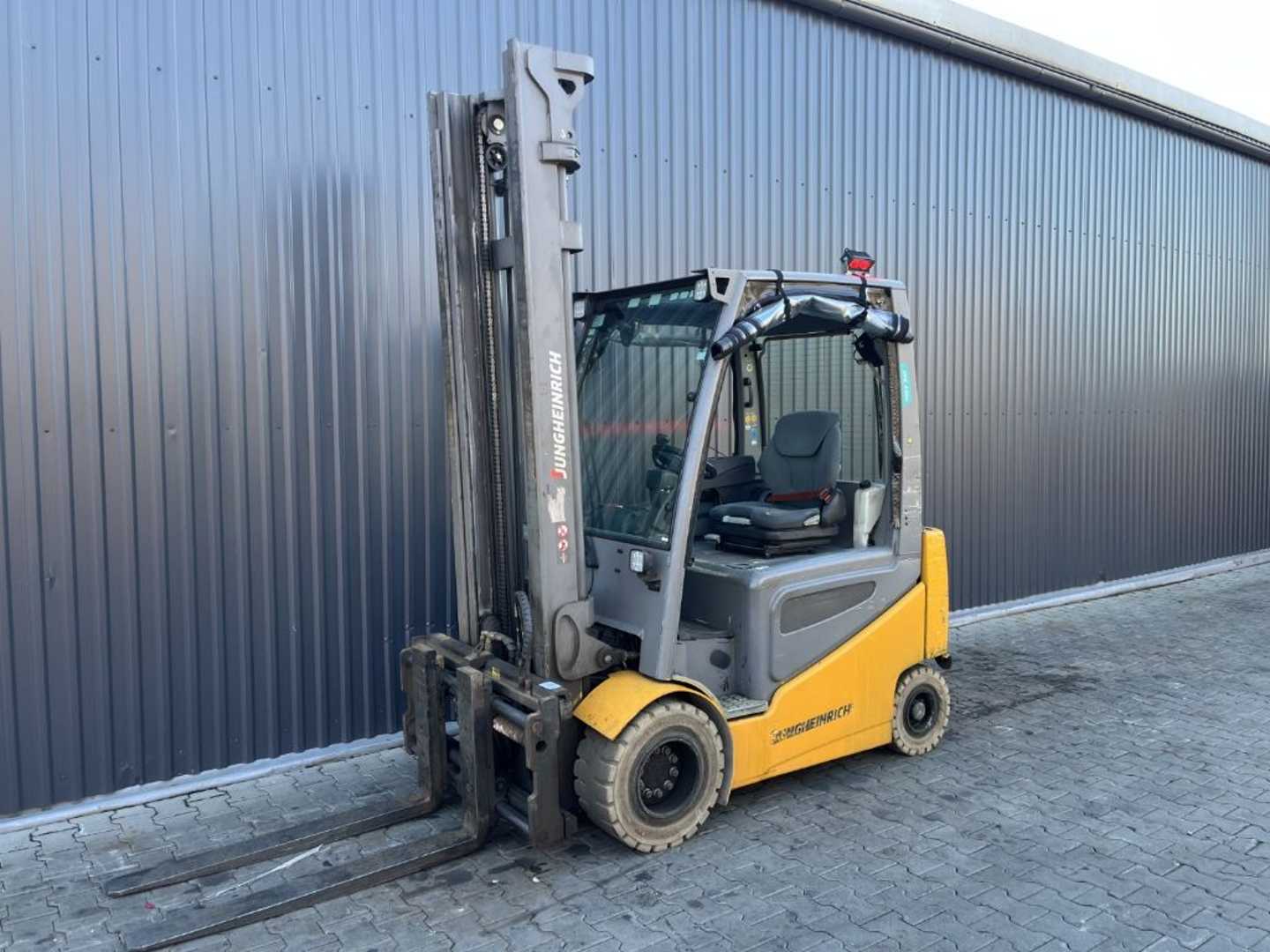 Carretilla elevadora segunda mano JUNGHEINRICH EFG430k ELEKTRO VIERRADFRONTSTAPLER (13070465)