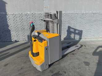 Carretilla elevadora segunda mano JUNGHEINRICH EJD 222 Baujahr 2021 Stunden 6534 HH 2,1M ELEKTRO HOCHHUBWAGENDEICHSEL (13074251)