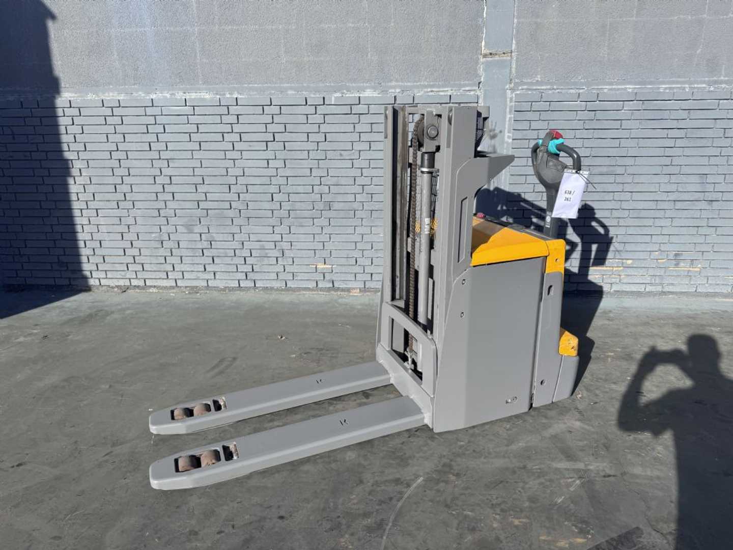 Carretilla elevadora segunda mano JUNGHEINRICH EJD 222 Baujahr 2021 Stunden 7635 HH 2,1M ELEKTRO HOCHHUBWAGENDEICHSEL (13076309)