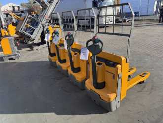 Carretilla elevadora segunda mano JUNGHEINRICH EJE 116 Baujahr 2023/ Nur 532 Stunde/ 4 x Vorhanden ELEKTRO NIEDERHUBWAGENDEICHSEL (13076307)