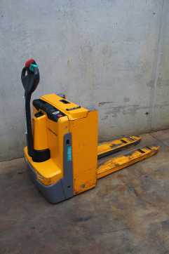 Carretilla elevadora segunda mano JUNGHEINRICH EJE C20 ELEKTRO NIEDERHUBWAGENSEMIELEKTRISCH (13063110)