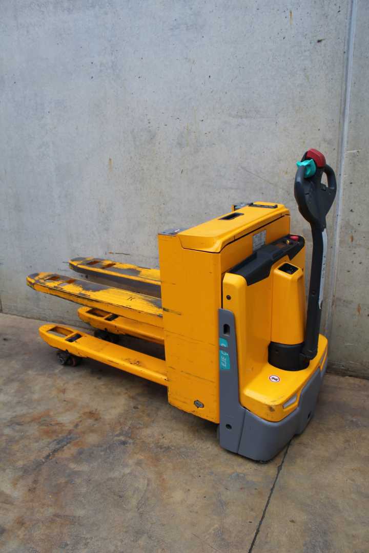 Carretilla elevadora segunda mano JUNGHEINRICH EJE C20 ELEKTRO NIEDERHUBWAGENSEMIELEKTRISCH (13063111)