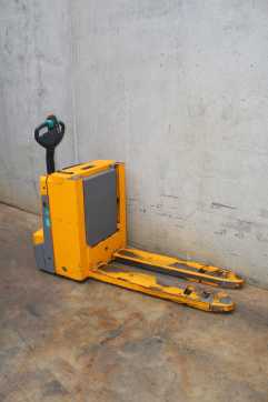 Carretilla elevadora segunda mano JUNGHEINRICH EJE C20 ELEKTRO NIEDERHUBWAGENSEMIELEKTRISCH (13063111)