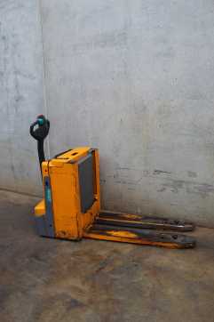 Carretilla elevadora segunda mano JUNGHEINRICH EJE C20 ELEKTRO NIEDERHUBWAGENSEMIELEKTRISCH (13063114)