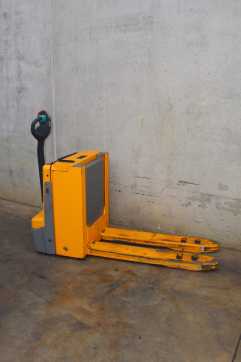 Carretilla elevadora segunda mano JUNGHEINRICH EJE C20 ELEKTRO NIEDERHUBWAGENSEMIELEKTRISCH (13063116)