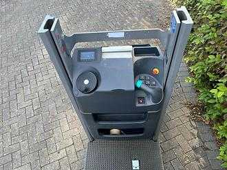 Carretilla elevadora segunda mano JUNGHEINRICH EKS 110 Z 100 E ELEKTRO HOCHHUBWAGENFAHRERSTAND (13015676)