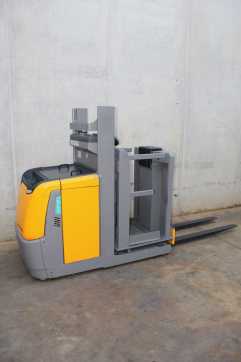 Carretilla elevadora segunda mano JUNGHEINRICH EKS 110 Z 100E ELEKTRO HOCHHUBKOMMISSIONIERER (13051836)