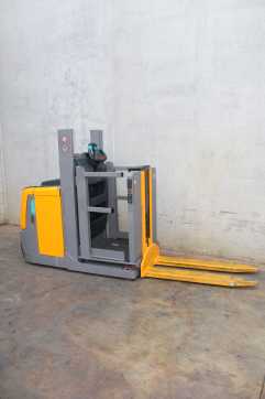 Carretilla elevadora segunda mano JUNGHEINRICH EKS 110 Z 100E ELEKTRO HOCHHUBKOMMISSIONIERER (13055565)