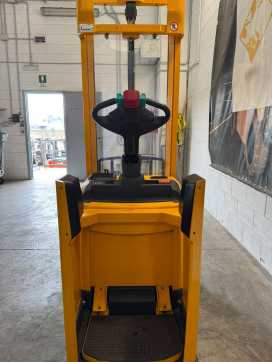 Carretilla elevadora segunda mano JUNGHEINRICH ERC 212 115 360 ZT ELEKTRO HOCHHUBWAGENDEICHSEL (13059570)
