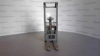 Carretilla elevadora segunda mano JUNGHEINRICH ERC 212z ZZ 360 Li-Ion ELEKTRO HOCHHUBWAGENFAHRERSTAND (12993719) backdrop