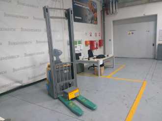 Carretilla elevadora segunda mano JUNGHEINRICH ERC 214 KP 115-430 ZT ELEKTRO HOCHHUBWAGENFAHRERSTAND (13015188) backdrop