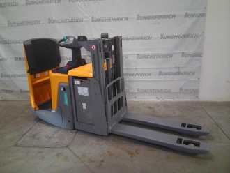 Carretilla elevadora segunda mano JUNGHEINRICH ERD 120 FP 119 GAB 166 ZT ELEKTRO HOCHHUBWAGENFAHRERSTAND (13041160) backdrop