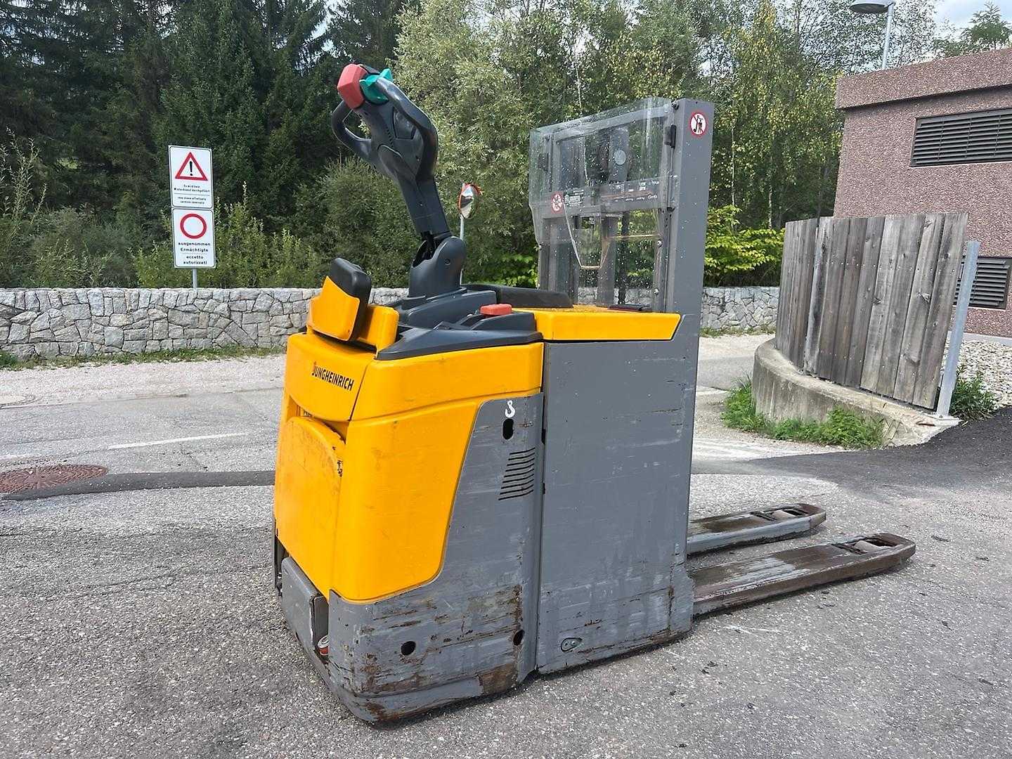 Carretilla elevadora segunda mano JUNGHEINRICH ERD 220 - 201ZT ELEKTRO HOCHHUBWAGENFAHRERSTAND (13063306)