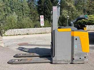 Carretilla elevadora segunda mano JUNGHEINRICH ERD 220 - 201ZT ELEKTRO HOCHHUBWAGENFAHRERSTAND (13067441)