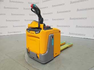 Carretilla elevadora segunda mano JUNGHEINRICH ERE 120 KP 115-51 ELEKTRO NIEDERHUBWAGENFAHRERSTAND (13035777) backdrop