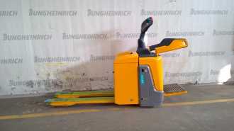 Carretilla elevadora segunda mano JUNGHEINRICH ERE 120 KP 115-54 ELEKTRO NIEDERHUBWAGENFAHRERSTAND (13033374) backdrop