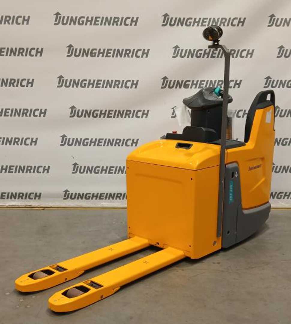 Carretilla elevadora segunda mano JUNGHEINRICH ERE 225 115-55 FP ELEKTRO NIEDERHUBWAGENFAHRERSTAND (13074043)