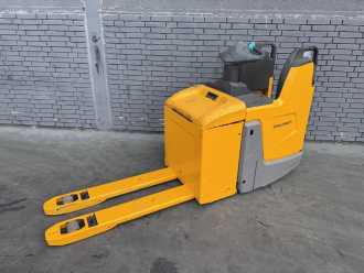 Carretilla elevadora segunda mano JUNGHEINRICH ERE 225 Baujahr 2017 Akku 2017 Gabellänge 1150 ELEKTRO NIEDERHUBKOMMISSIONIERER (13074917) backdrop
